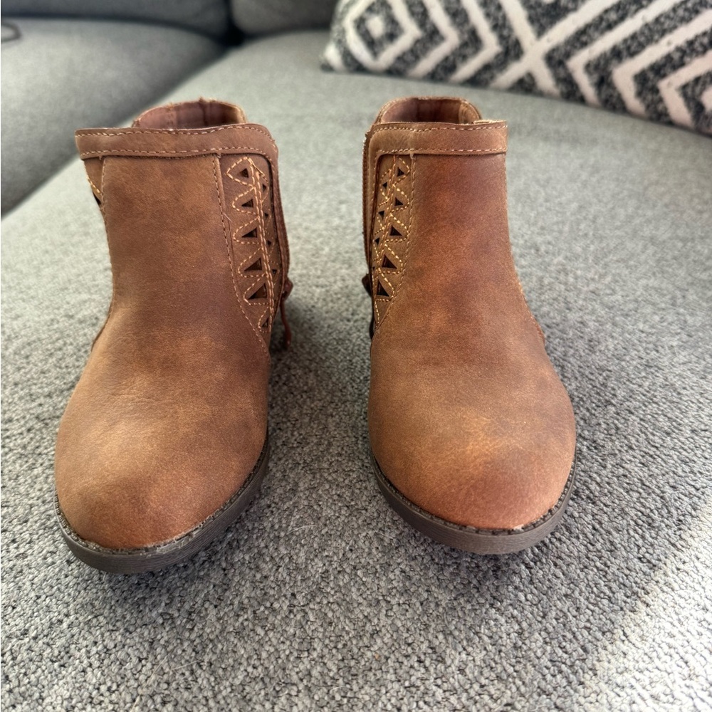 Cozy Brown Kids Boots with Lace Detail